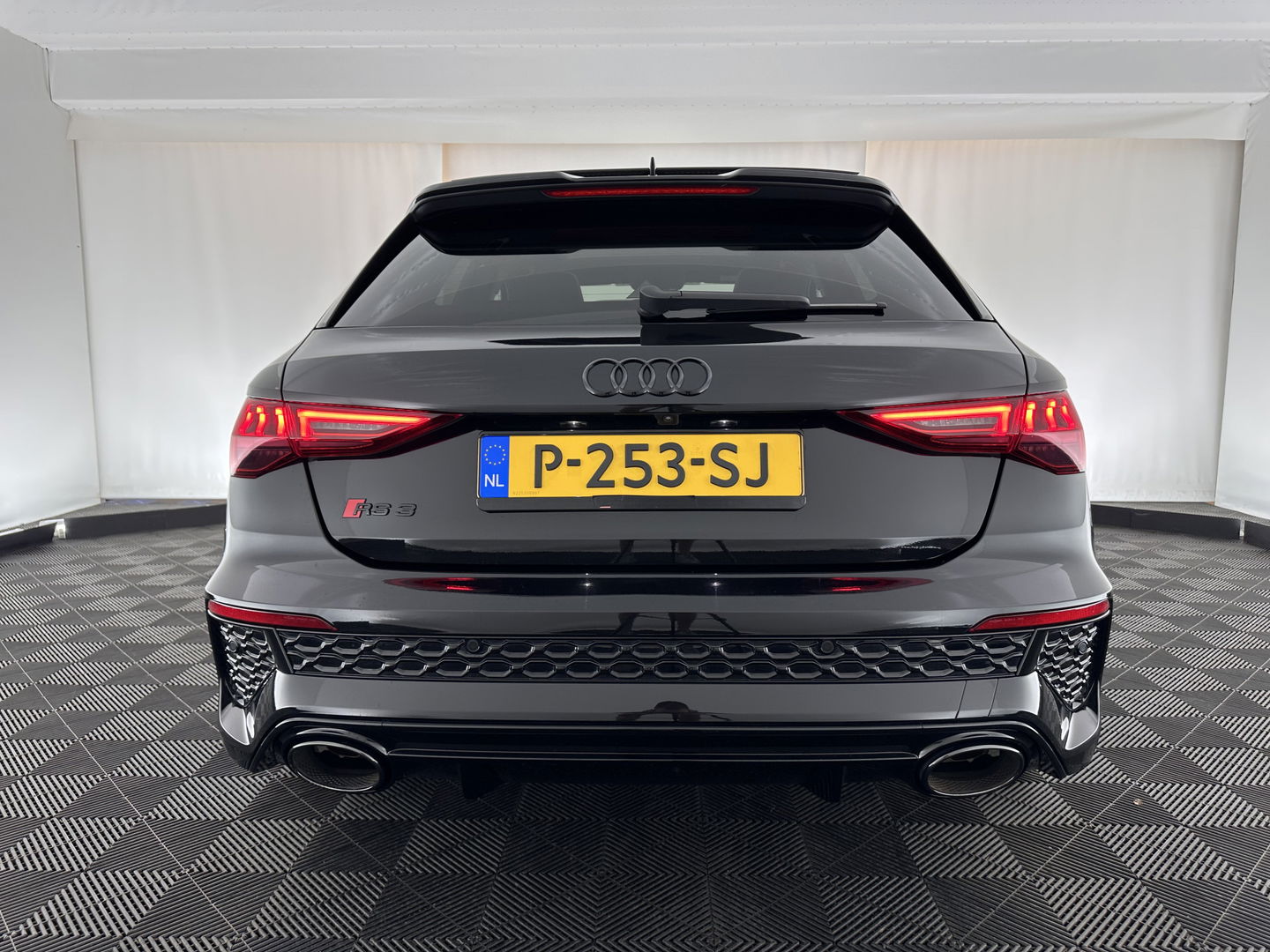 Audi RS3 Sportback 2.5 TFSI quattro Aut. *PANO | HEAD-UP | MATRIX-LED | FULL-LED | ADAPTIVE-CRUISE | BLIND-SPOT | MEMORY-PACK | KEYLESS | SPORT-SEATS | CAMERA | DIGI-COCKPIT | AMBIENT-LIGHT | 19''ALU*