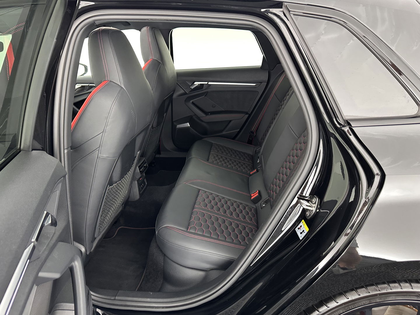 Audi RS3 Sportback 2.5 TFSI quattro Aut. *PANO | HEAD-UP | MATRIX-LED | FULL-LED | ADAPTIVE-CRUISE | BLIND-SPOT | MEMORY-PACK | KEYLESS | SPORT-SEATS | CAMERA | DIGI-COCKPIT | AMBIENT-LIGHT | 19''ALU*