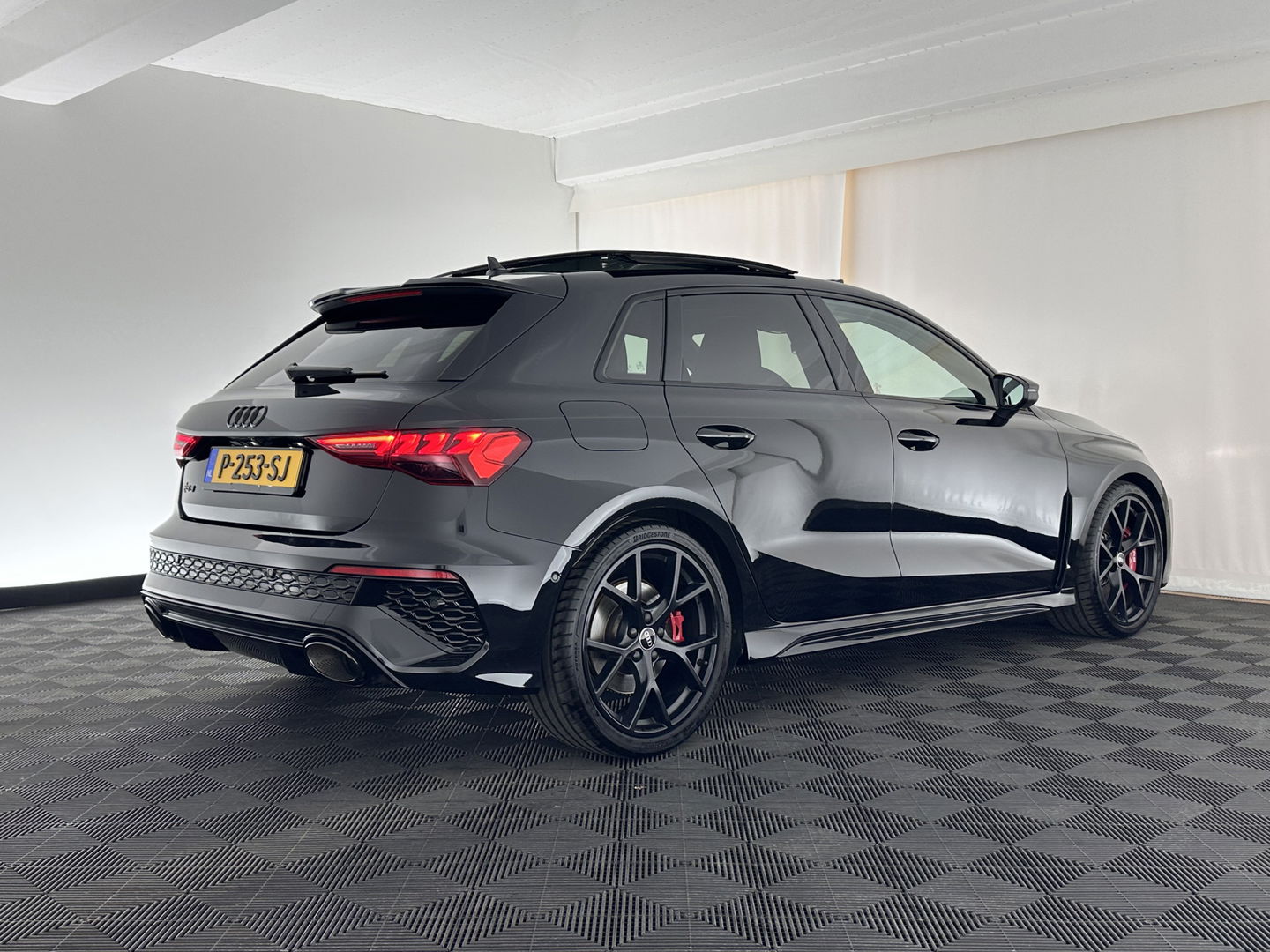 Audi RS3 Sportback 2.5 TFSI quattro Aut. *PANO | HEAD-UP | MATRIX-LED | FULL-LED | ADAPTIVE-CRUISE | BLIND-SPOT | MEMORY-PACK | KEYLESS | SPORT-SEATS | CAMERA | DIGI-COCKPIT | AMBIENT-LIGHT | 19''ALU*