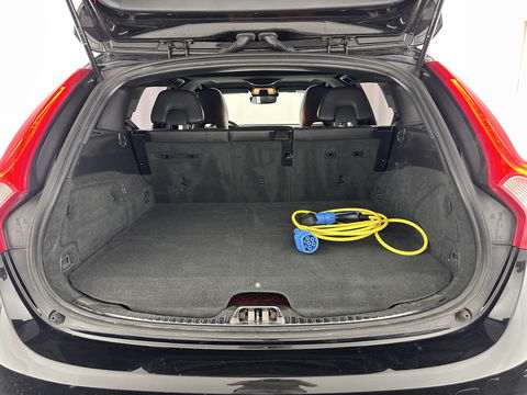 Volvo V60 2.4 D6 Twin Engine R-Design Aut. *PANO | LUXURY-LEATHER | BI-XENON | PREMIUM AUDIO | NAVI-FULLMAP | MEMORY-PACK | HEATED-COMFORTSEATS | TOWBAR | ECC | PDC | CRUISE | 18''ALU*