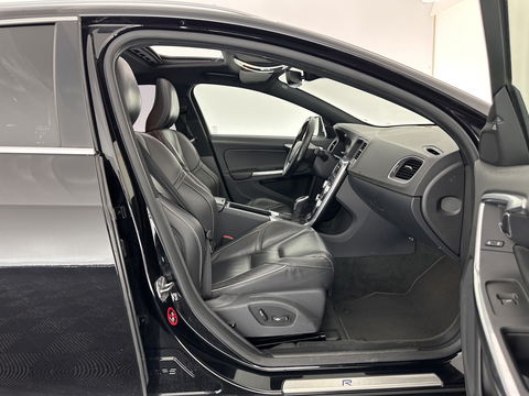 Volvo V60 2.4 D6 Twin Engine R-Design Aut. *PANO | LUXURY-LEATHER | BI-XENON | PREMIUM AUDIO | NAVI-FULLMAP | MEMORY-PACK | HEATED-COMFORTSEATS | TOWBAR | ECC | PDC | CRUISE | 18''ALU*