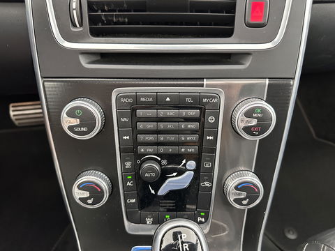 Volvo V60 2.4 D6 Twin Engine R-Design Aut. *PANO | LUXURY-LEATHER | BI-XENON | PREMIUM AUDIO | NAVI-FULLMAP | MEMORY-PACK | HEATED-COMFORTSEATS | TOWBAR | ECC | PDC | CRUISE | 18''ALU*