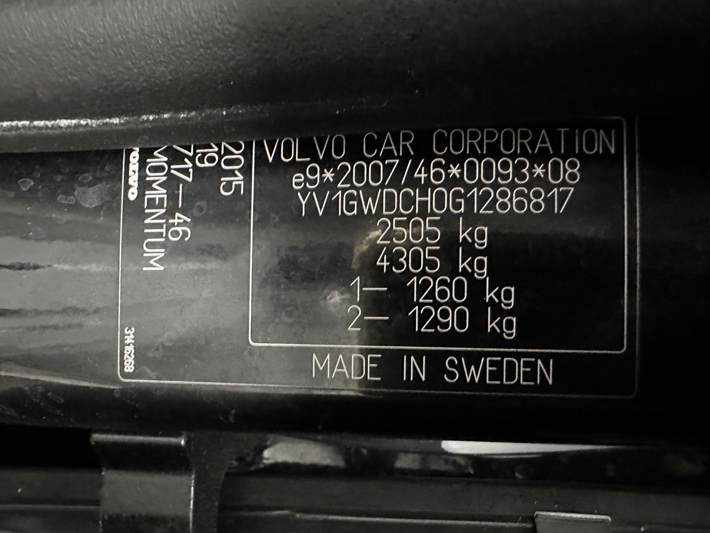 Volvo V60 2.4 D6 Twin Engine R-Design Aut. *PANO | LUXURY-LEATHER | BI-XENON | PREMIUM AUDIO | NAVI-FULLMAP | MEMORY-PACK | HEATED-COMFORTSEATS | TOWBAR | ECC | PDC | CRUISE | 18''ALU*