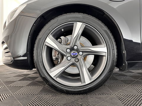 Volvo V60 2.4 D6 Twin Engine R-Design Aut. *PANO | LUXURY-LEATHER | BI-XENON | PREMIUM AUDIO | NAVI-FULLMAP | MEMORY-PACK | HEATED-COMFORTSEATS | TOWBAR | ECC | PDC | CRUISE | 18''ALU*
