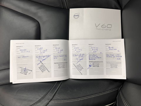 Volvo V60 2.4 D6 Twin Engine R-Design Aut. *PANO | LUXURY-LEATHER | BI-XENON | PREMIUM AUDIO | NAVI-FULLMAP | MEMORY-PACK | HEATED-COMFORTSEATS | TOWBAR | ECC | PDC | CRUISE | 18''ALU*