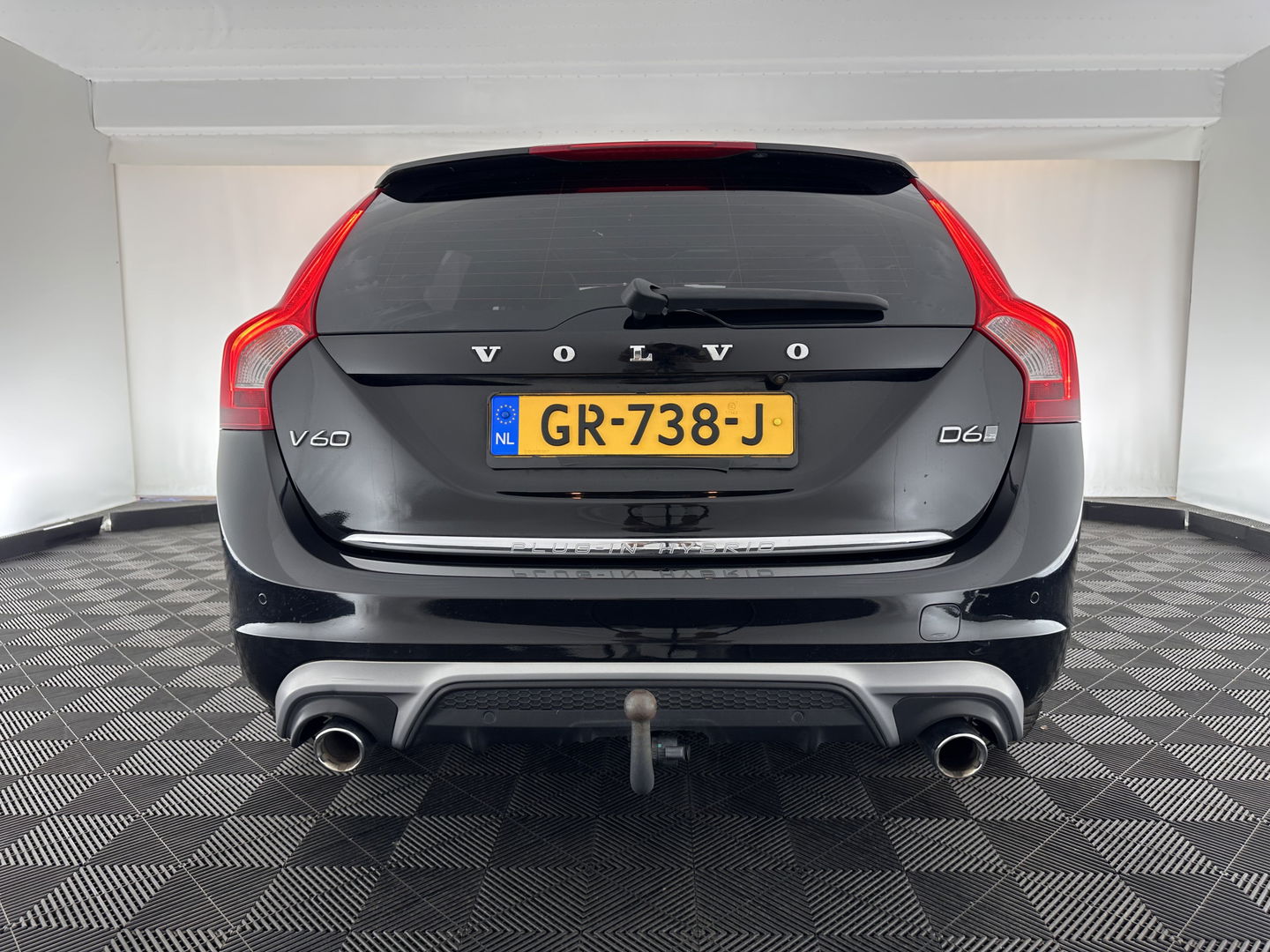 Volvo V60 2.4 D6 Twin Engine R-Design Aut. *PANO | LUXURY-LEATHER | BI-XENON | PREMIUM AUDIO | NAVI-FULLMAP | MEMORY-PACK | HEATED-COMFORTSEATS | TOWBAR | ECC | PDC | CRUISE | 18''ALU*