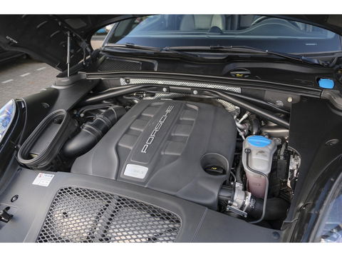 Porsche Macan S 3.0 D 258pk Panoramadak Bose Luchtvering Sport chrono Sportuitlaat Lane assist 20" LMV