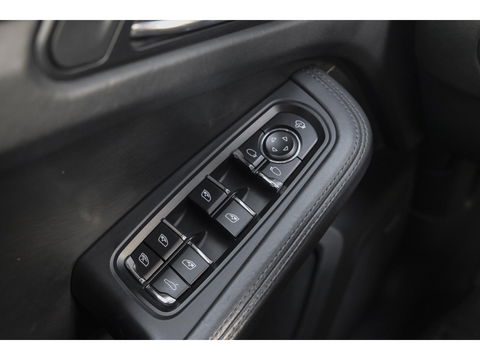 Porsche Macan S 3.0 D 258pk Panoramadak Bose Luchtvering Sport chrono Sportuitlaat Lane assist 20" LMV