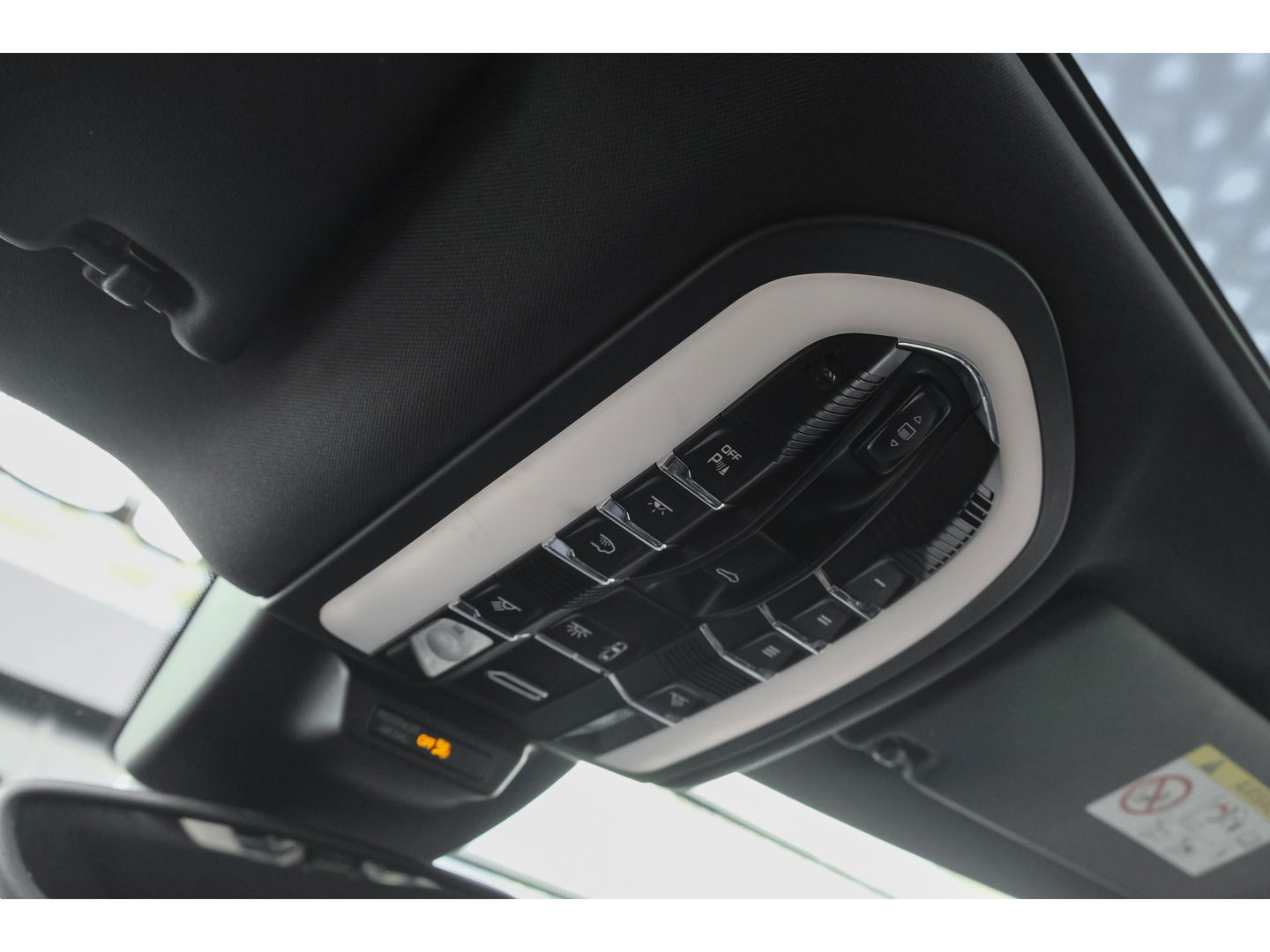 Porsche Macan S 3.0 D 258pk Panoramadak Bose Luchtvering Sport chrono Sportuitlaat Lane assist 20" LMV