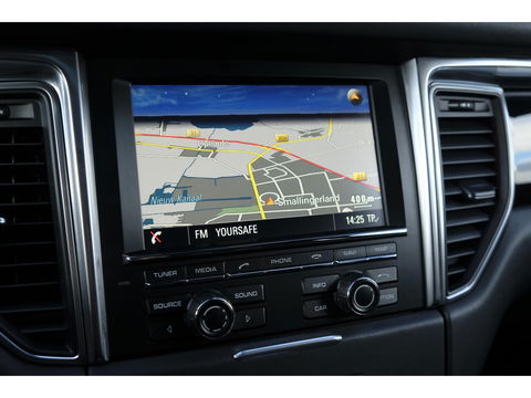 Porsche Macan S 3.0 D 258pk Panoramadak Bose Luchtvering Sport chrono Sportuitlaat Lane assist 20" LMV