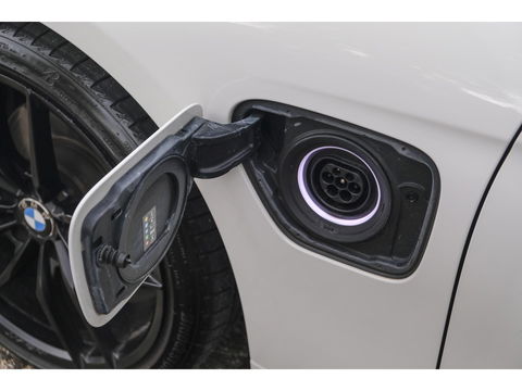 BMW 3-serie 330e 252pk M-Sport Schuifdak Harman/Kardon Head-up Leder Full led NLauto 19" LMV
