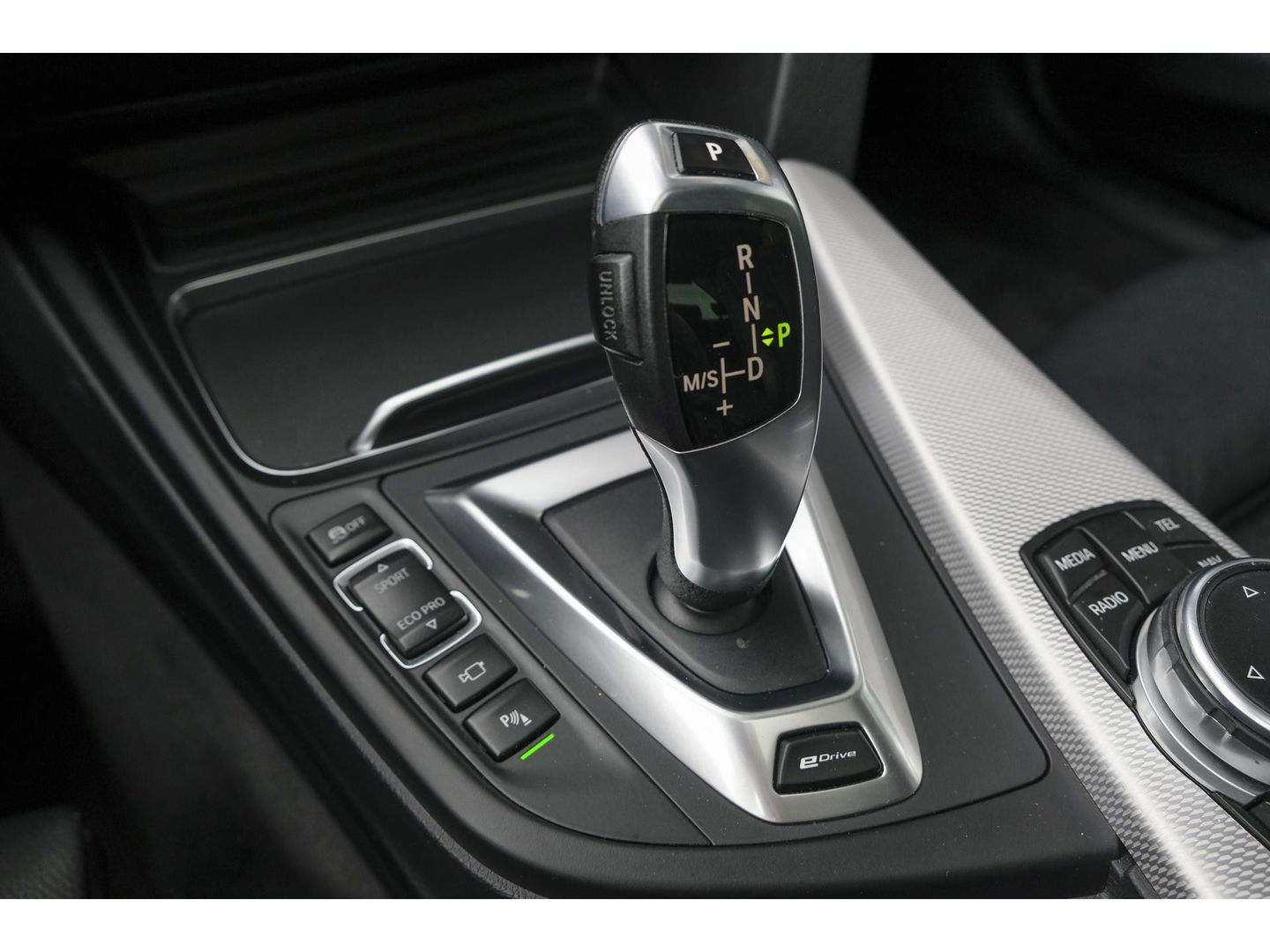 BMW 3-serie 330e 252pk M-Sport Schuifdak Harman/Kardon Head-up Leder Full led NLauto 19" LMV