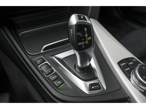 BMW 3-serie 330e 252pk M-Sport Schuifdak Harman/Kardon Head-up Leder Full led NLauto 19" LMV