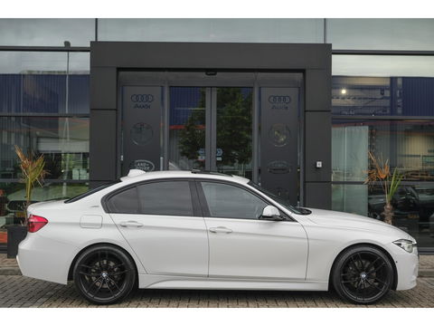 BMW 3-serie 330e 252pk M-Sport Schuifdak Harman/Kardon Head-up Leder Full led NLauto 19" LMV
