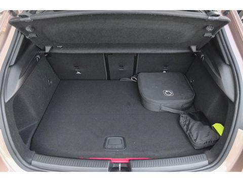 Mercedes-Benz A-Klasse A250e 218pk AMG Hybrid Panoramadak NP. €60k *BTW* Head-up Night pakket Multibeam led Memory 1e Eig. NLauto 19" LMV