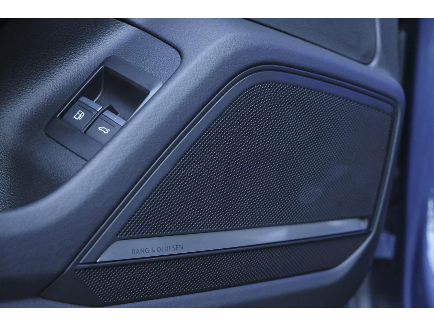 Audi A6 Avant 50 TFSIe 300pk Quattro S-line Facelift Panoramadak Bang&Olufsen *BTW* Trekhaak elec. Ascari blauw S6 diffusor Black pack