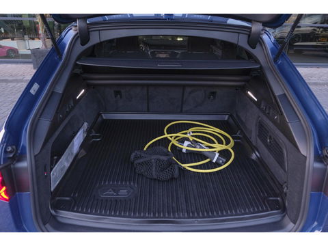 Audi A6 Avant 50 TFSIe 300pk Quattro S-line Facelift Panoramadak Bang&Olufsen *BTW* Trekhaak elec. Ascari blauw S6 diffusor Black pack