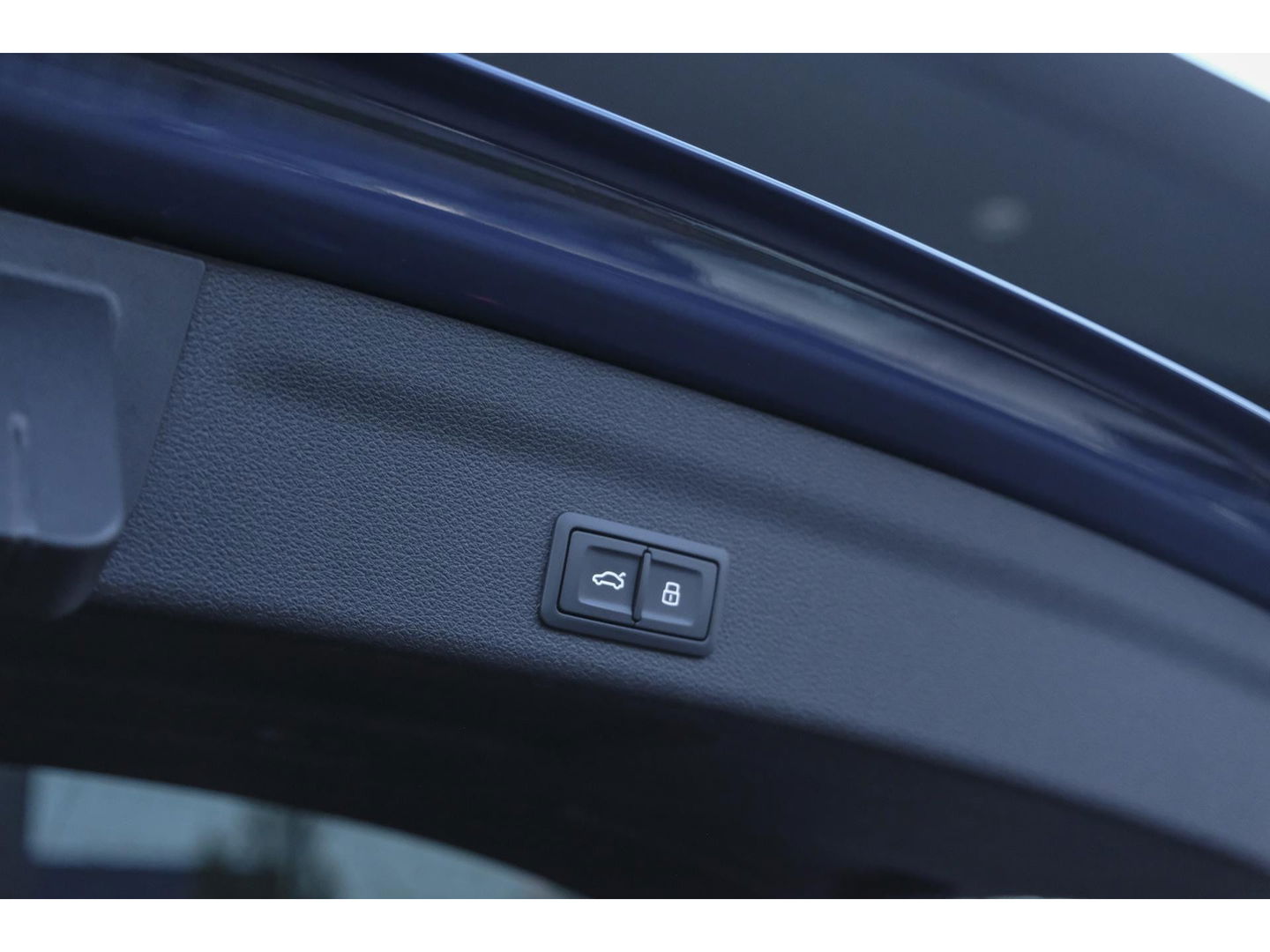 Audi A6 Avant 50 TFSIe 300pk Quattro S-line Facelift Panoramadak Bang&Olufsen *BTW* Trekhaak elec. Ascari blauw S6 diffusor Black pack