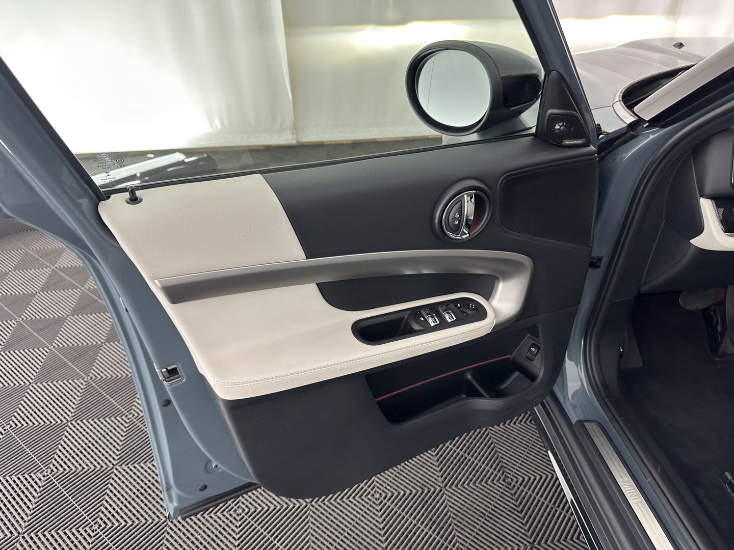 MINI Countryman 1.5 Cooper Business Edition Aut. *PANO | FULL-LEATHER | FULL-LED | HARMAN/KARDON | SPORT-SEATS | CAMERA | KEYKESS | DIGI-COCKPIT | NAVI-FULLMAP | ECC | PDC | CRUISE*