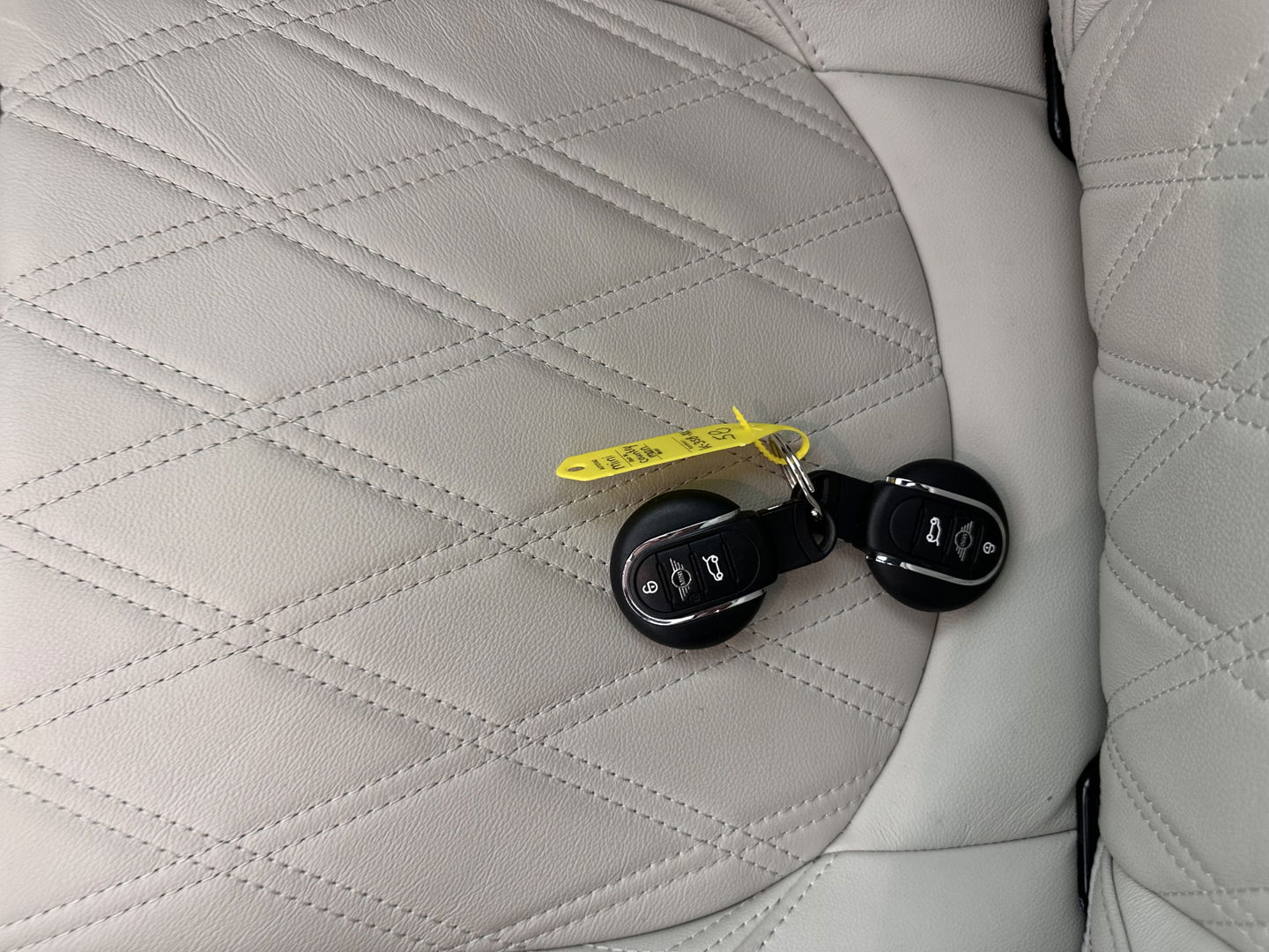 MINI Countryman 1.5 Cooper Business Edition Aut. *PANO | FULL-LEATHER | FULL-LED | HARMAN/KARDON | SPORT-SEATS | CAMERA | KEYKESS | DIGI-COCKPIT | NAVI-FULLMAP | ECC | PDC | CRUISE*