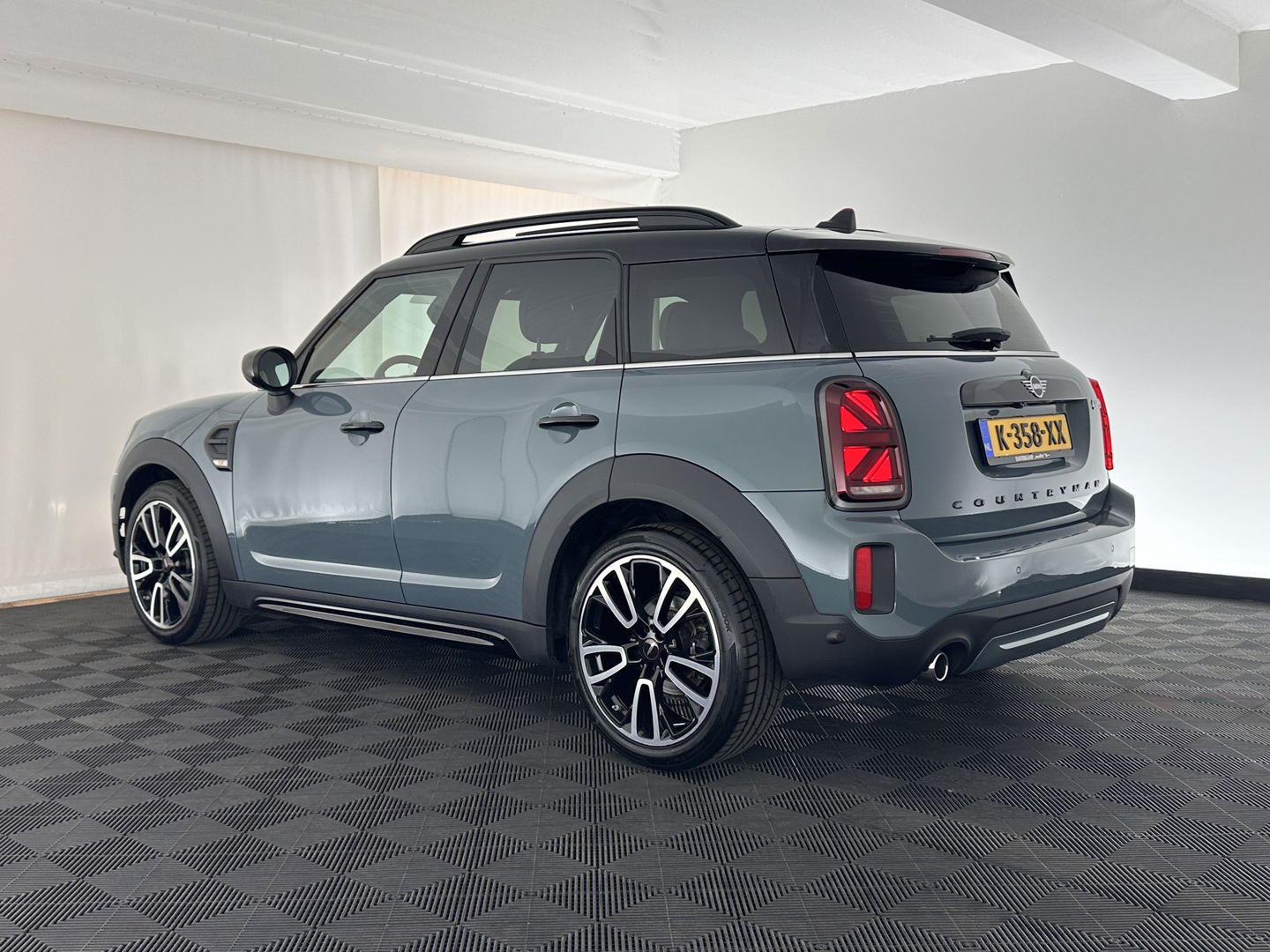 MINI Countryman 1.5 Cooper Business Edition Aut. *PANO | FULL-LEATHER | FULL-LED | HARMAN/KARDON | SPORT-SEATS | CAMERA | KEYKESS | DIGI-COCKPIT | NAVI-FULLMAP | ECC | PDC | CRUISE*