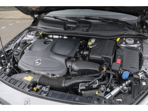 Mercedes-Benz GLA GLA180 AMG 122pk Panoramadak Night pakket Climate control Cruise control Trekhaak 19" LMV