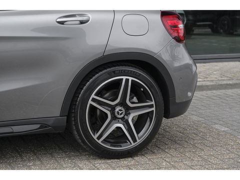 Mercedes-Benz GLA GLA180 AMG 122pk Panoramadak Night pakket Climate control Cruise control Trekhaak 19" LMV