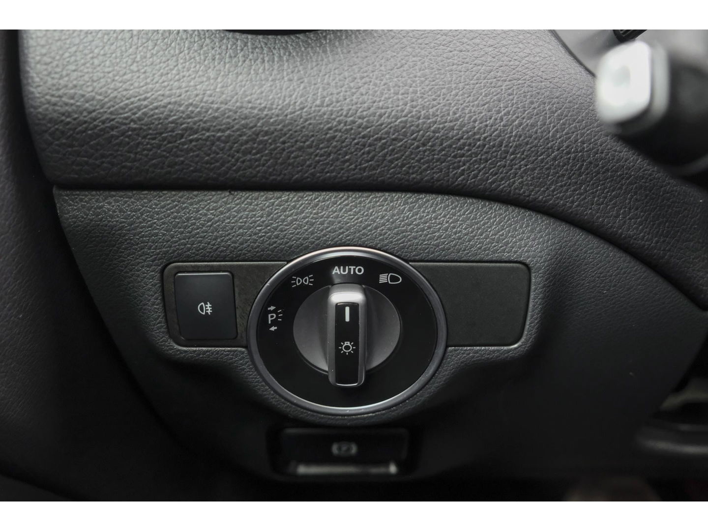 Mercedes-Benz GLA GLA180 AMG 122pk Panoramadak Night pakket Climate control Cruise control Trekhaak 19" LMV