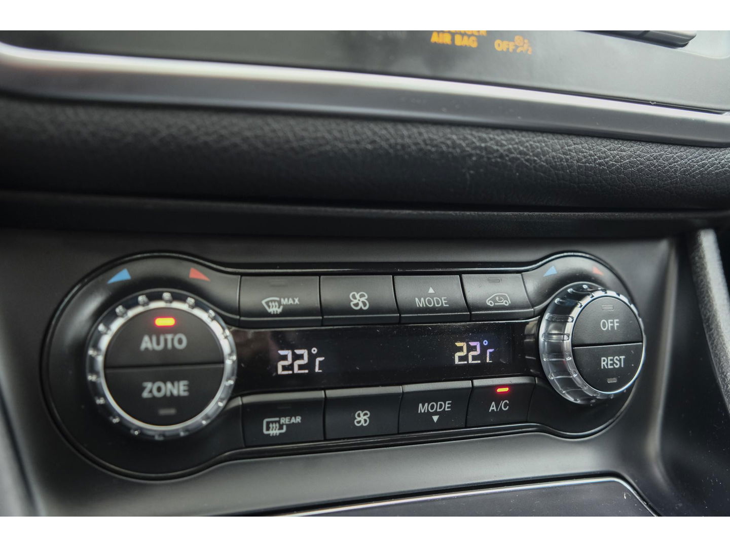 Mercedes-Benz GLA GLA180 AMG 122pk Panoramadak Night pakket Climate control Cruise control Trekhaak 19" LMV