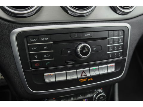 Mercedes-Benz GLA GLA180 AMG 122pk Panoramadak Night pakket Climate control Cruise control Trekhaak 19" LMV
