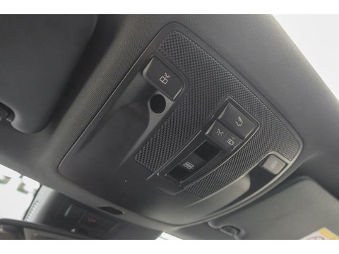 Mercedes-Benz GLA GLA180 AMG 122pk Panoramadak Night pakket Climate control Cruise control Trekhaak 19" LMV