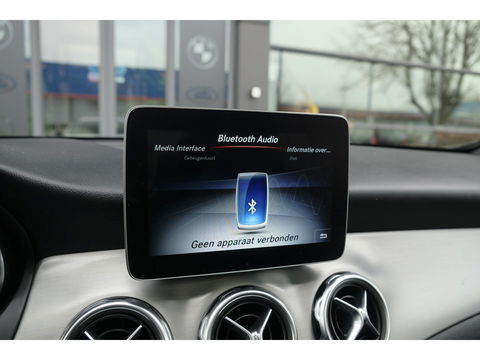 Mercedes-Benz GLA GLA180 AMG 122pk Panoramadak Night pakket Climate control Cruise control Trekhaak 19" LMV