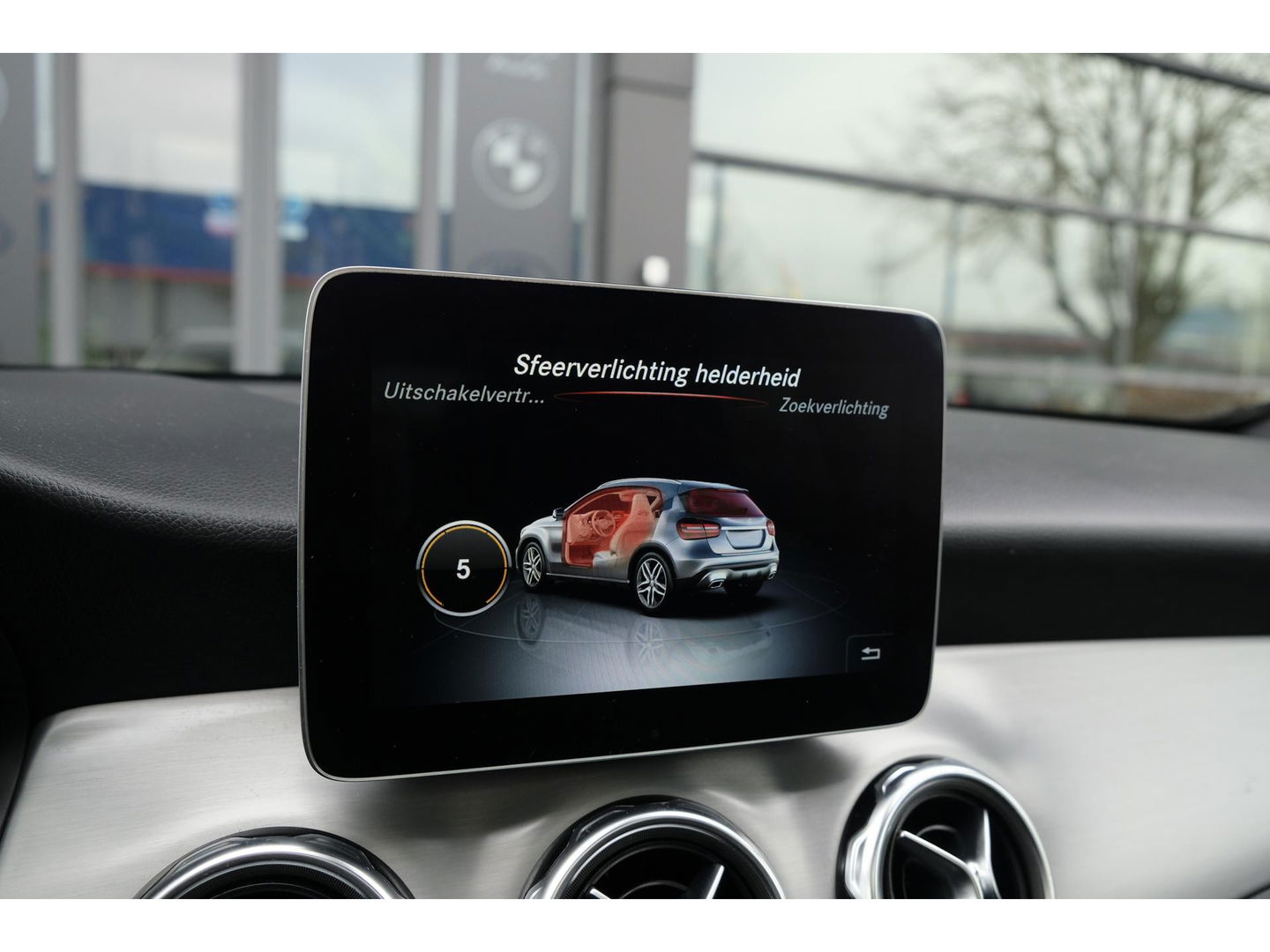 Mercedes-Benz GLA GLA180 AMG 122pk Panoramadak Night pakket Climate control Cruise control Trekhaak 19" LMV