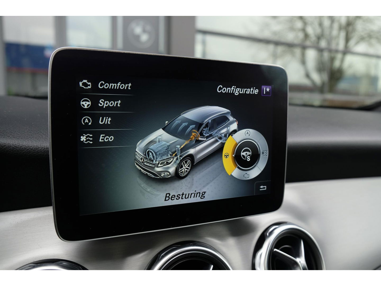 Mercedes-Benz GLA GLA180 AMG 122pk Panoramadak Night pakket Climate control Cruise control Trekhaak 19" LMV