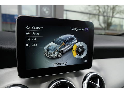 Mercedes-Benz GLA GLA180 AMG 122pk Panoramadak Night pakket Climate control Cruise control Trekhaak 19" LMV