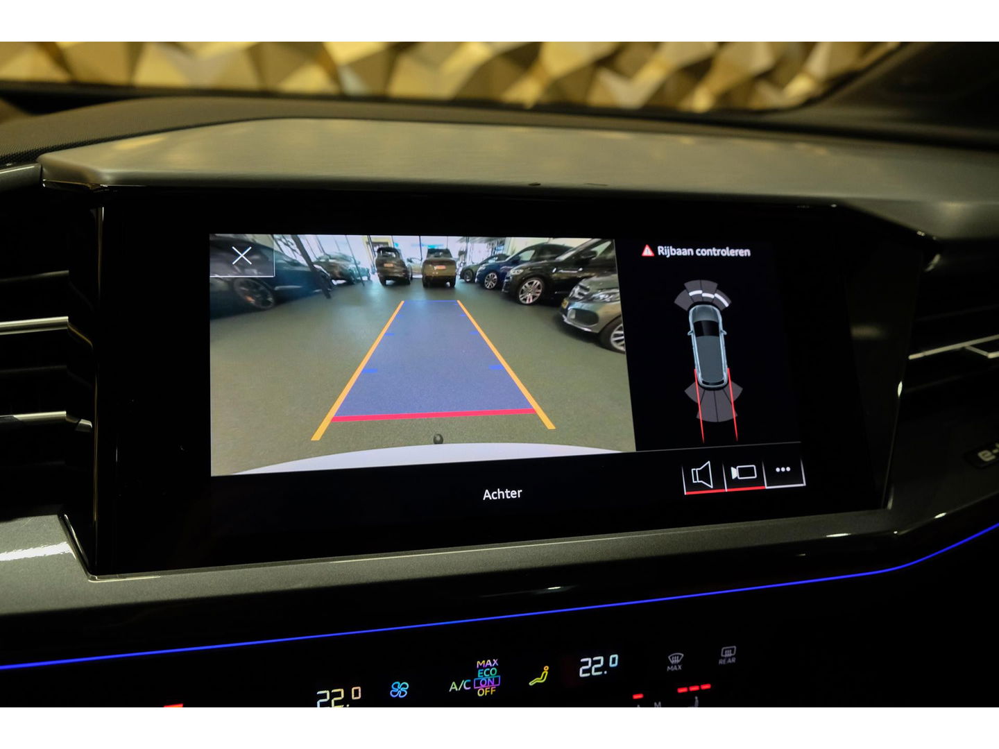 Audi Q4 e-tron 40 204pk Competition S-line 77 kWh Sonos audio Head-up *Marge* Trekhaak elektrisch Camera Adaptive cruise NLauto