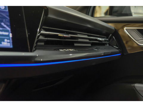 Audi Q4 e-tron 40 204pk Competition S-line 77 kWh Sonos audio Head-up *Marge* Trekhaak elektrisch Camera Adaptive cruise NLauto