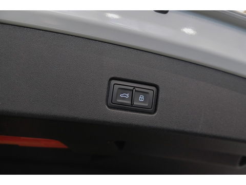 Audi Q4 e-tron 40 204pk Competition S-line 77 kWh Sonos audio Head-up *Marge* Trekhaak elektrisch Camera Adaptive cruise NLauto