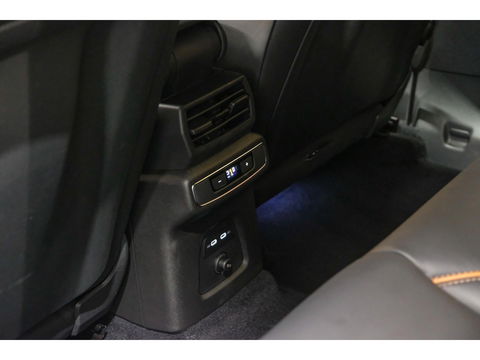 Audi Q4 e-tron 40 204pk Competition S-line 77 kWh Sonos audio Head-up *Marge* Trekhaak elektrisch Camera Adaptive cruise NLauto