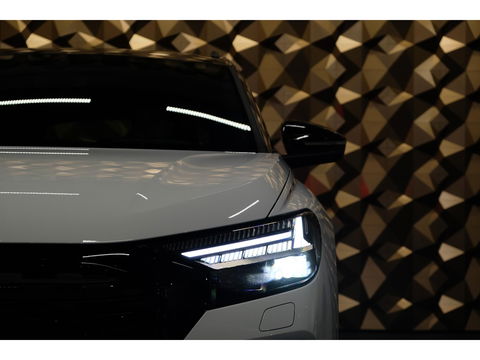 Audi Q4 e-tron 40 204pk Competition S-line 77 kWh Sonos audio Head-up *Marge* Trekhaak elektrisch Camera Adaptive cruise NLauto