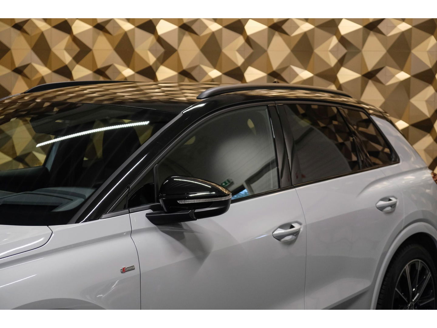 Audi Q4 e-tron 40 204pk Competition S-line 77 kWh Sonos audio Head-up *Marge* Trekhaak elektrisch Camera Adaptive cruise NLauto