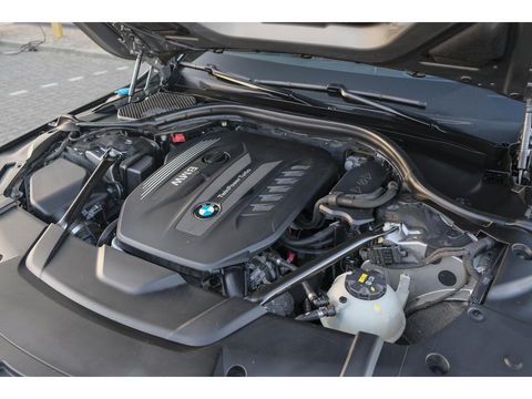 BMW 7 Serie 730d M-sport 265pk Schuifdak Bowers&Wilkins *BTW* 4-wielsturing Massage Stoelkoeling Comfortstoelen voor+achter