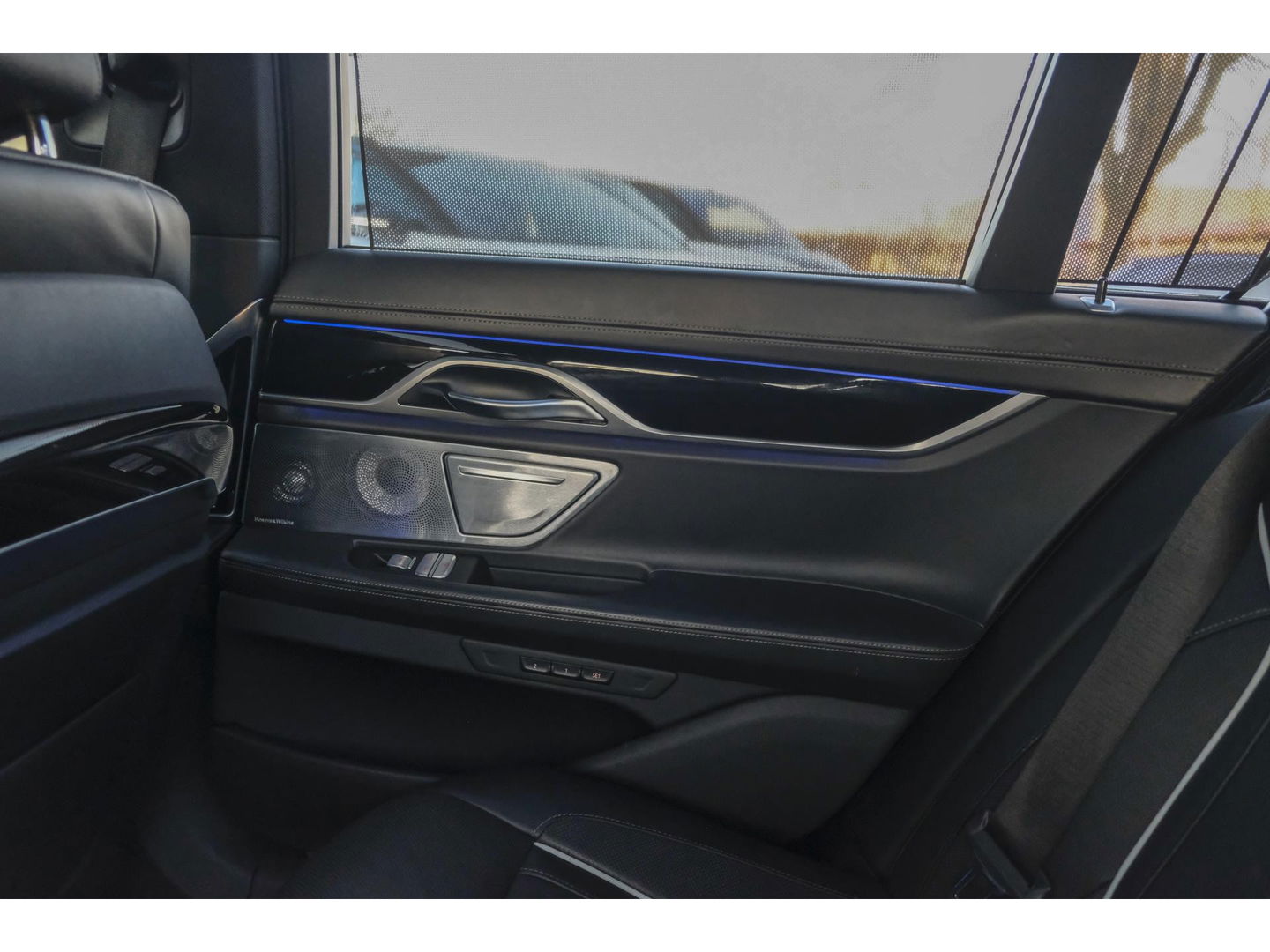 BMW 7 Serie 730d M-sport 265pk Schuifdak Bowers&Wilkins *BTW* 4-wielsturing Massage Stoelkoeling Comfortstoelen voor+achter