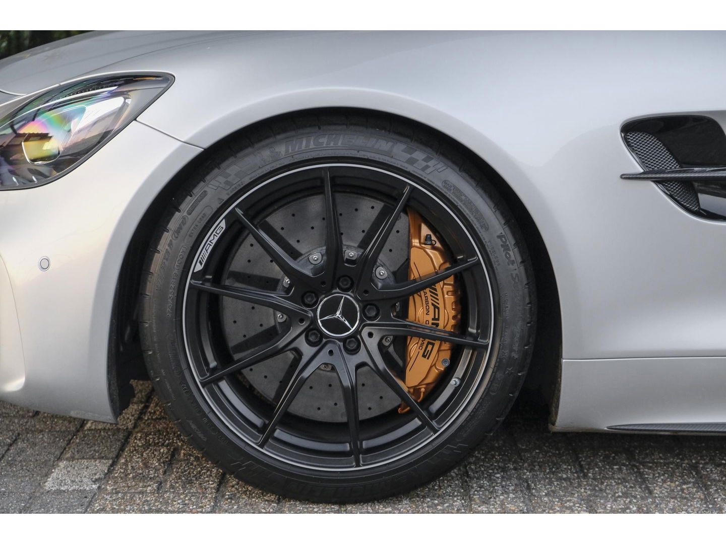 Mercedes-Benz AMG GT R 4.0 V8 585pk GTR NLauto Keramisch Bucket seats Carbonpakket Burmester Camera DAB CommandOnline