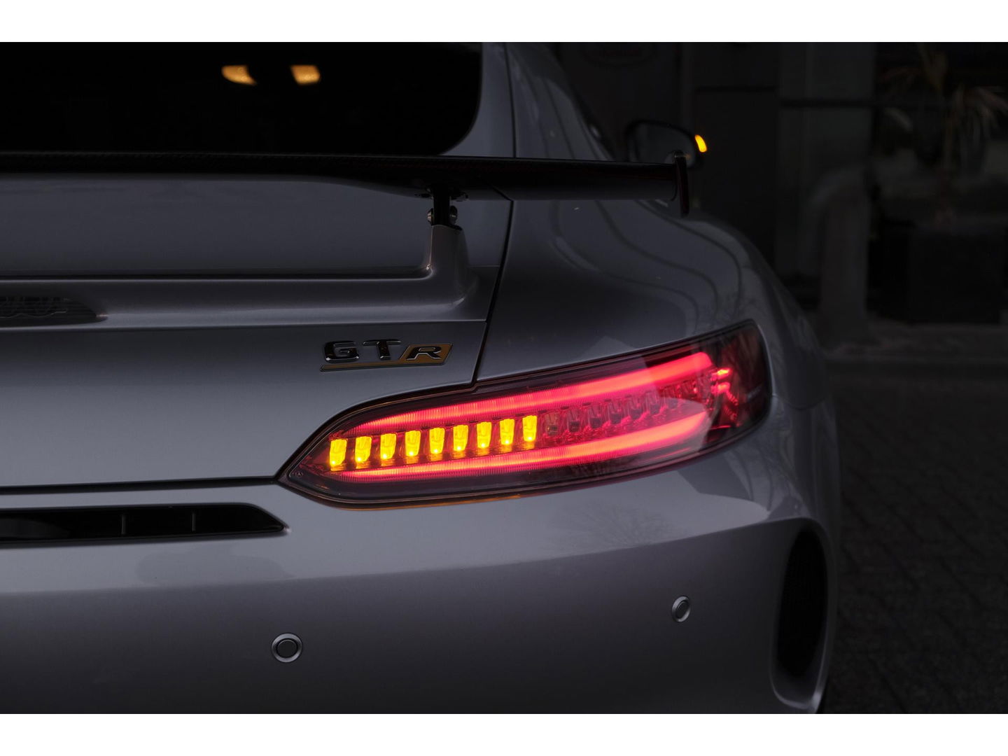 Mercedes-Benz AMG GT R 4.0 V8 585pk GTR NLauto Keramisch Bucket seats Carbonpakket Burmester Camera DAB CommandOnline