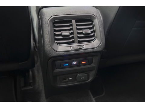 Volkswagen Tiguan 1.5 TSI R-Line Highline Panoramadak Virtual cockpit Trekhaak 20" LMV NLauto Elektrische klep