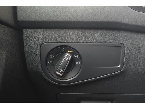Volkswagen Tiguan 1.5 TSI R-Line Highline Panoramadak Virtual cockpit Trekhaak 20" LMV NLauto Elektrische klep