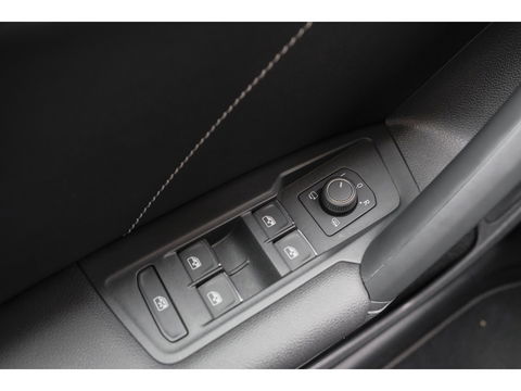 Volkswagen Tiguan 1.5 TSI R-Line Highline Panoramadak Virtual cockpit Trekhaak 20" LMV NLauto Elektrische klep