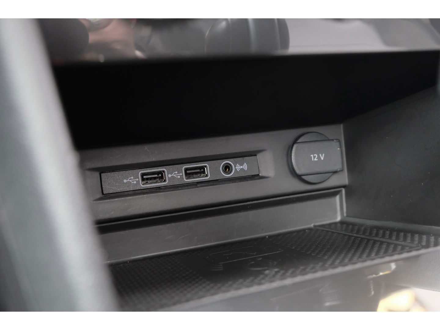Volkswagen Tiguan 1.5 TSI R-Line Highline Panoramadak Virtual cockpit Trekhaak 20" LMV NLauto Elektrische klep