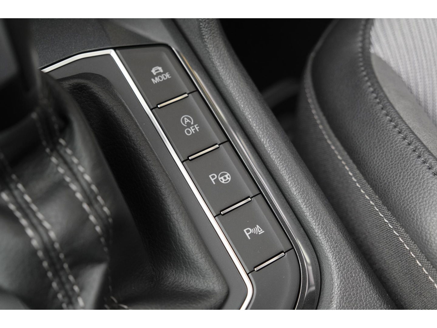 Volkswagen Tiguan 1.5 TSI R-Line Highline Panoramadak Virtual cockpit Trekhaak 20" LMV NLauto Elektrische klep
